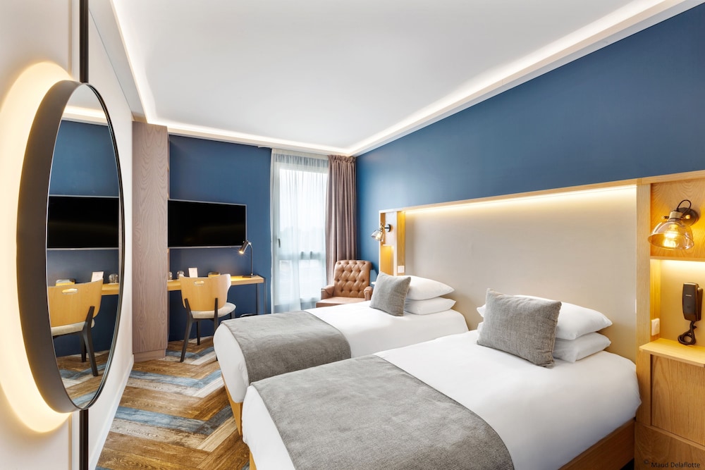 Deluxe Room, 1 King Bed, Non Smoking (Twin bed on request) photo 2