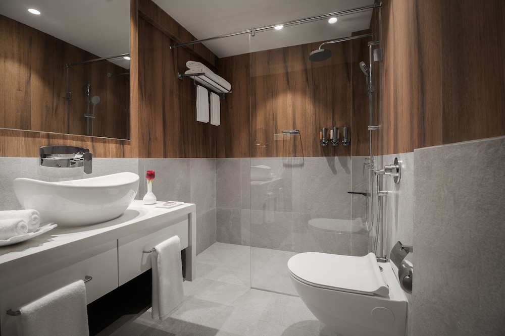 Deluxe Studio Suite - Photo 3