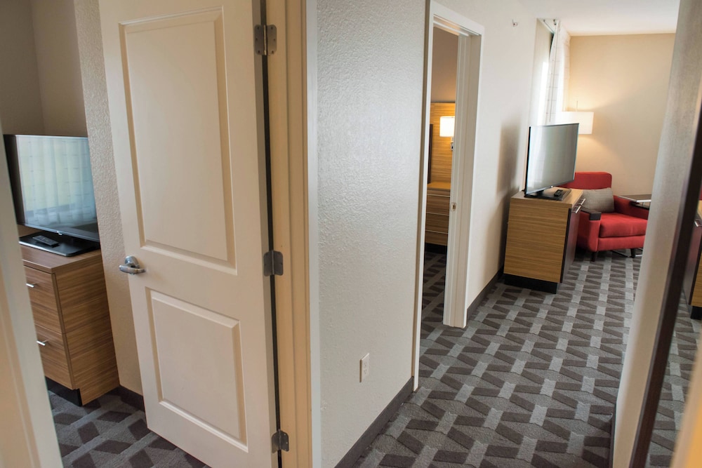 Suite, 2 Bedrooms, Smoking photo 3