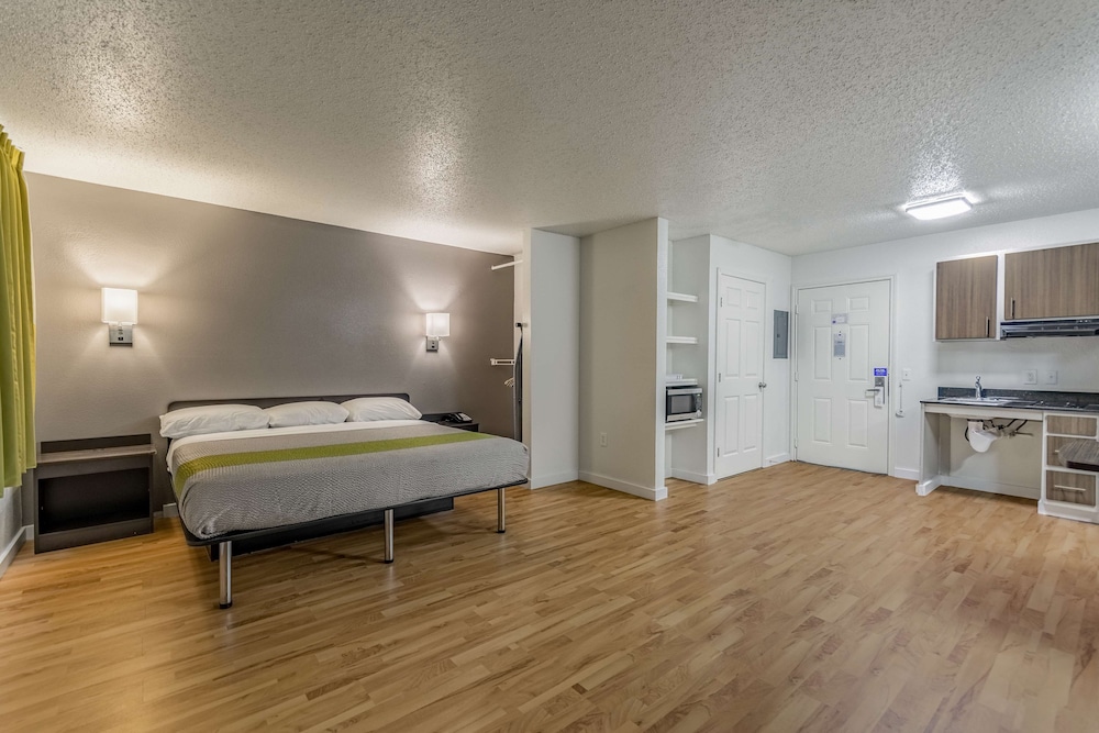 Deluxe Room, 1 Queen Bed, Non Smoking, Kitchenette photo 1