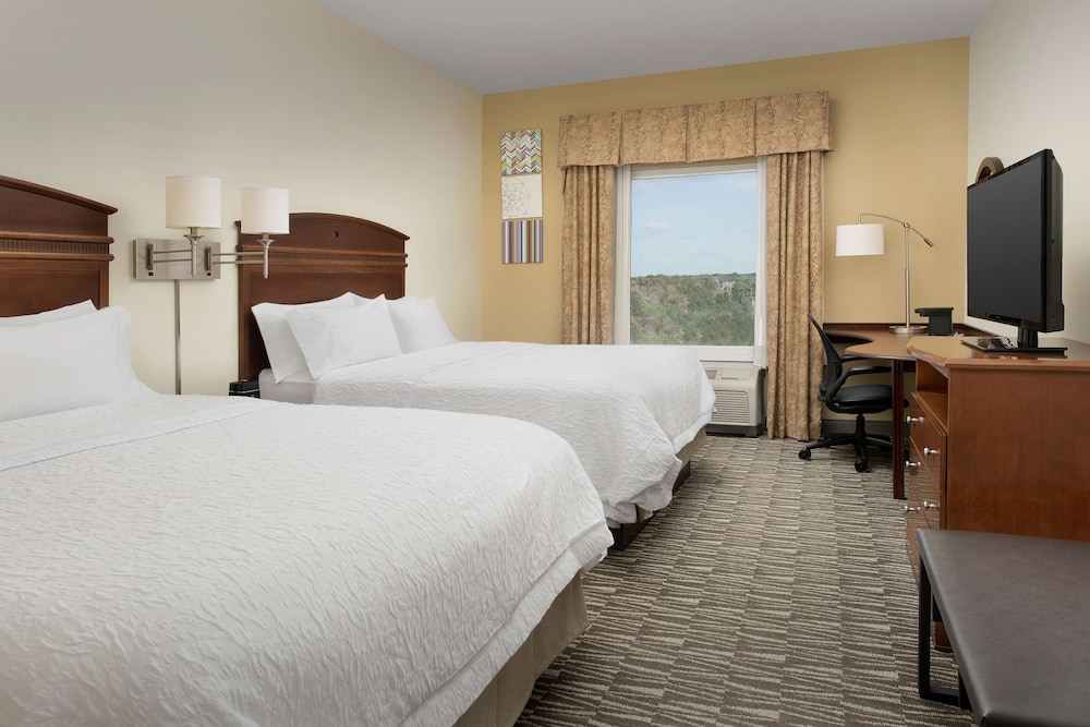 Room, 2 Queen Beds, Accessible (Mobility & Hearing, Roll-In Shower) - Photo 3