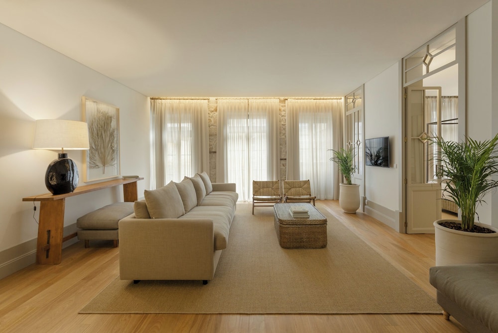 Suite Royal with Bathtub - Photo 4