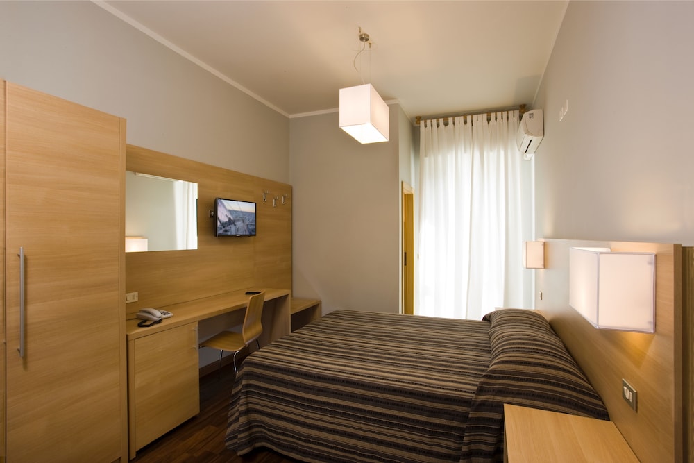 Standard Double Room - Photo 3
