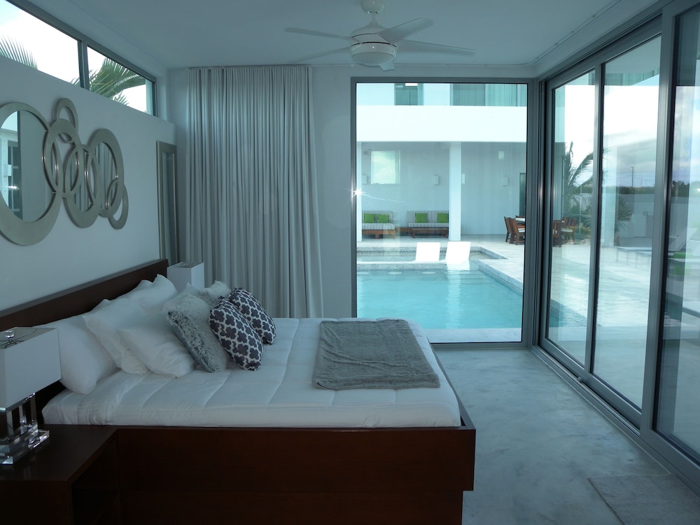 Luxury Villa, 2 Bedrooms, Beach View photo 2