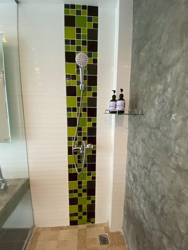 Deluxe Twin Balcony - Photo 18