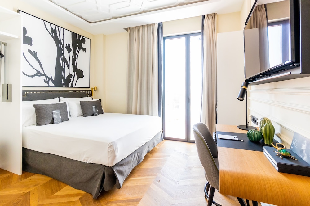 Superior Double Room, Accessible - Photo 6