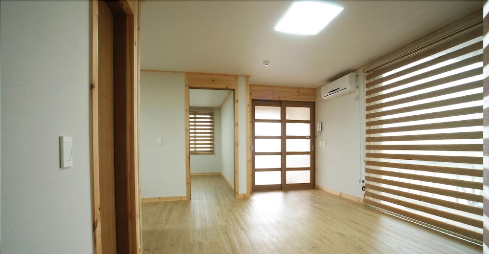 Darangswi Room for 2 (Extra guests fee KRW 10,000 per person onsite, Breakfast & Dinner on request) photo 3