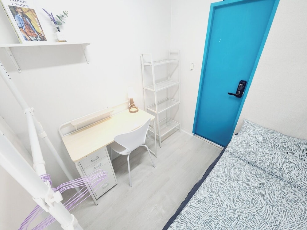 Deluxe Room, Women only, Non Smoking,Shared Bathroom(404)(Self check-In Hotel,Please contact HOTEL)