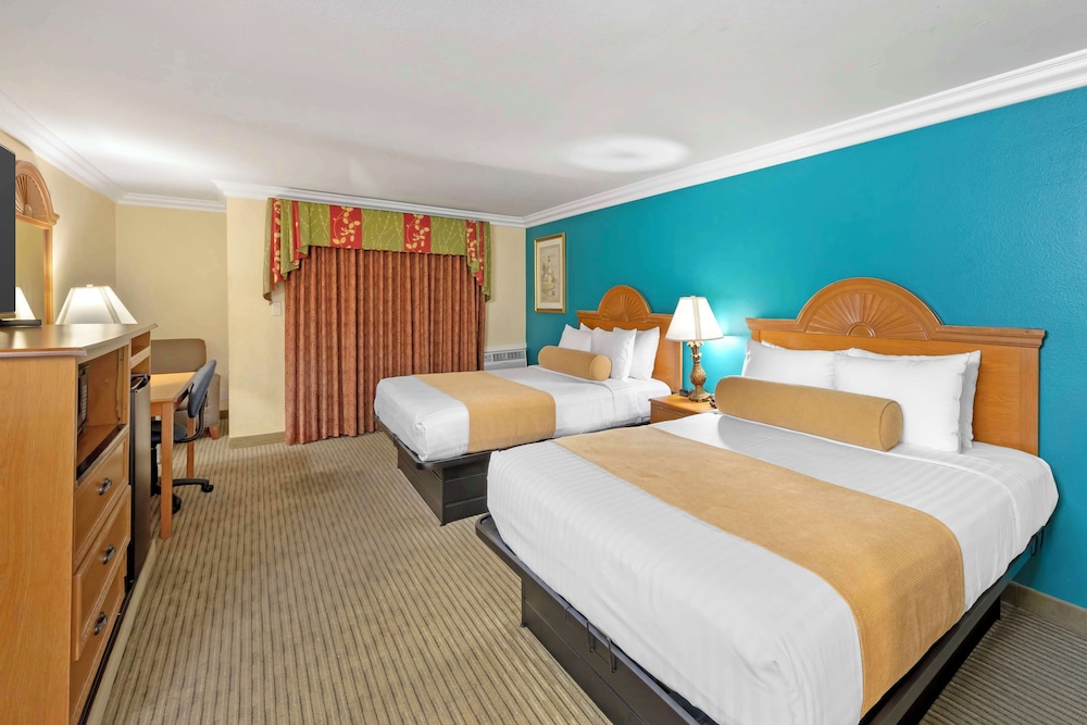 Standard Room, 2 Queen Beds, Non Smoking, Balcony - Photo 2