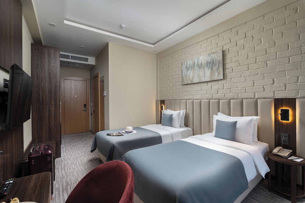 Classic Double or Twin Room - Photo 8