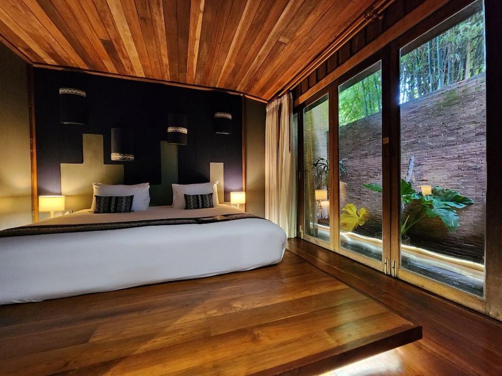 Deluxe Room, Garden View - Photo 10