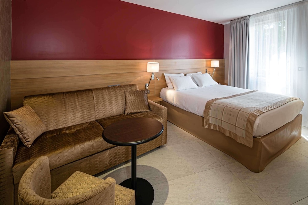 Family Room, 1 Queen Bed, Non Smoking (Sofabed is a double bed;Larger Room)