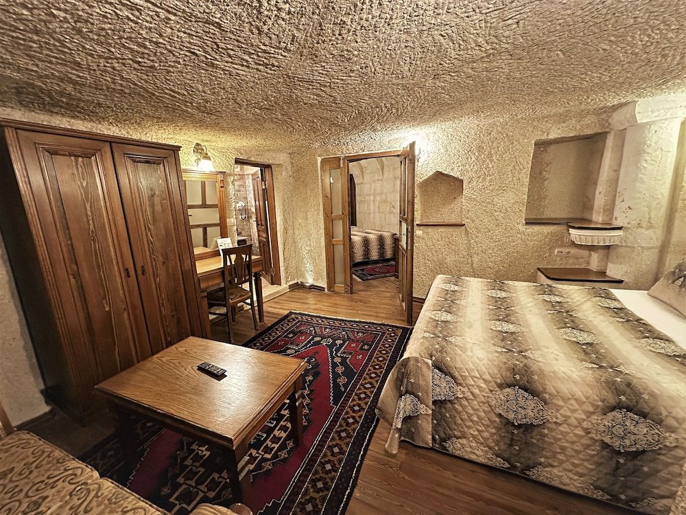 Family Cave Suite photo 2