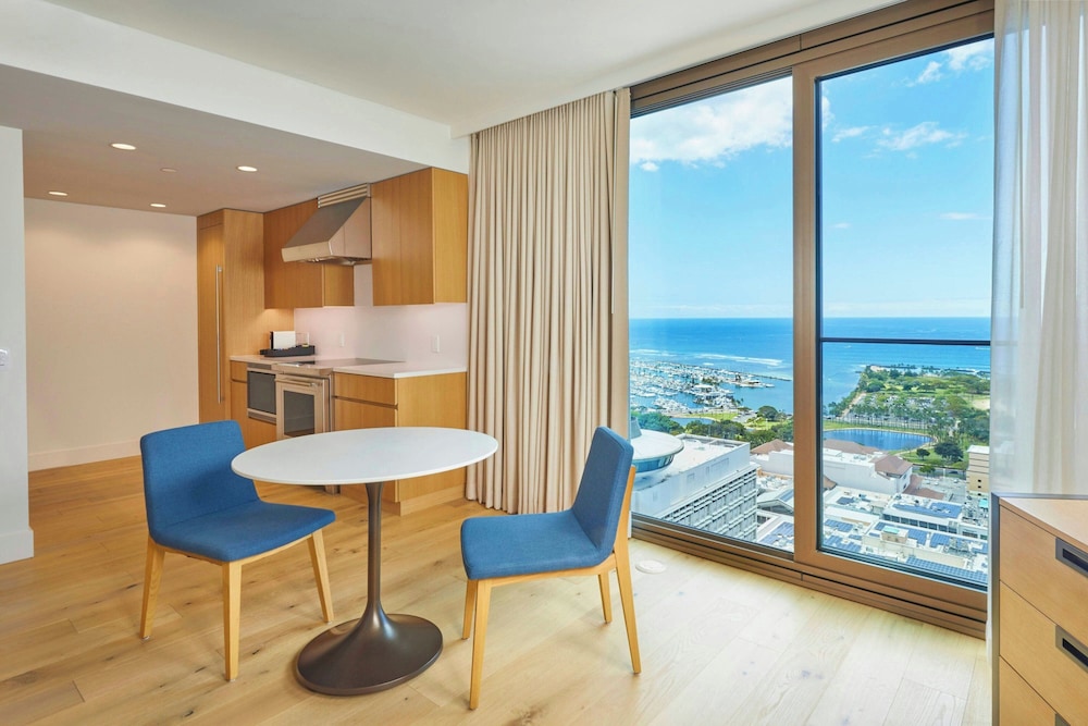 Suite, 1 Bedroom, Partial Ocean View photo 1