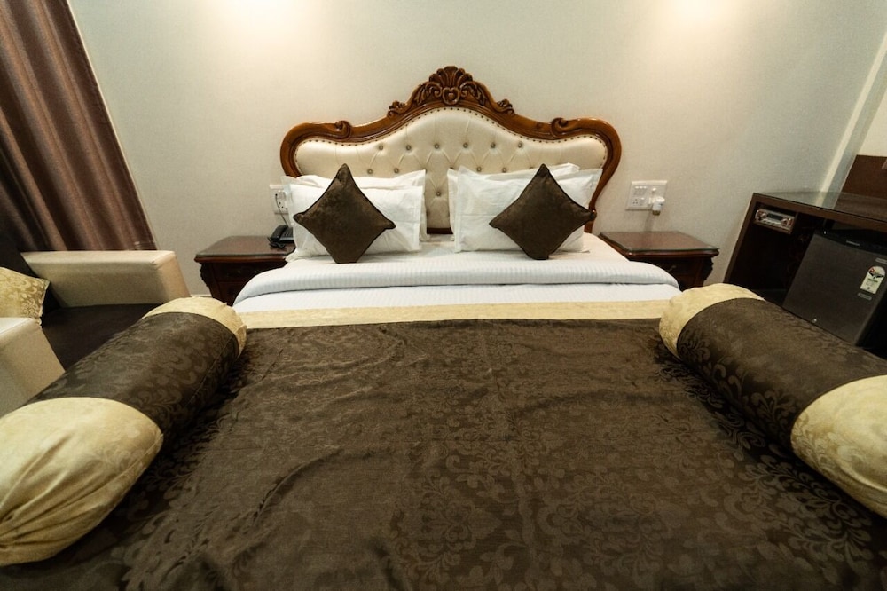 Premium Deluxe Room - Photo 8