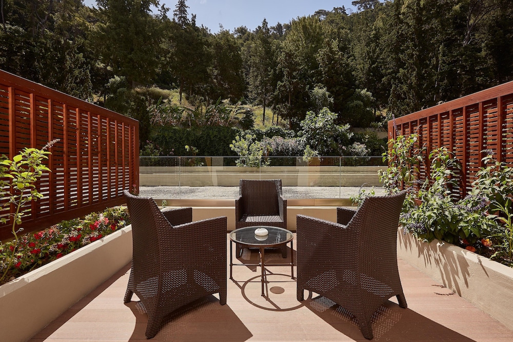 Classic Room, 2 Twin Beds, Balcony, Mountain View