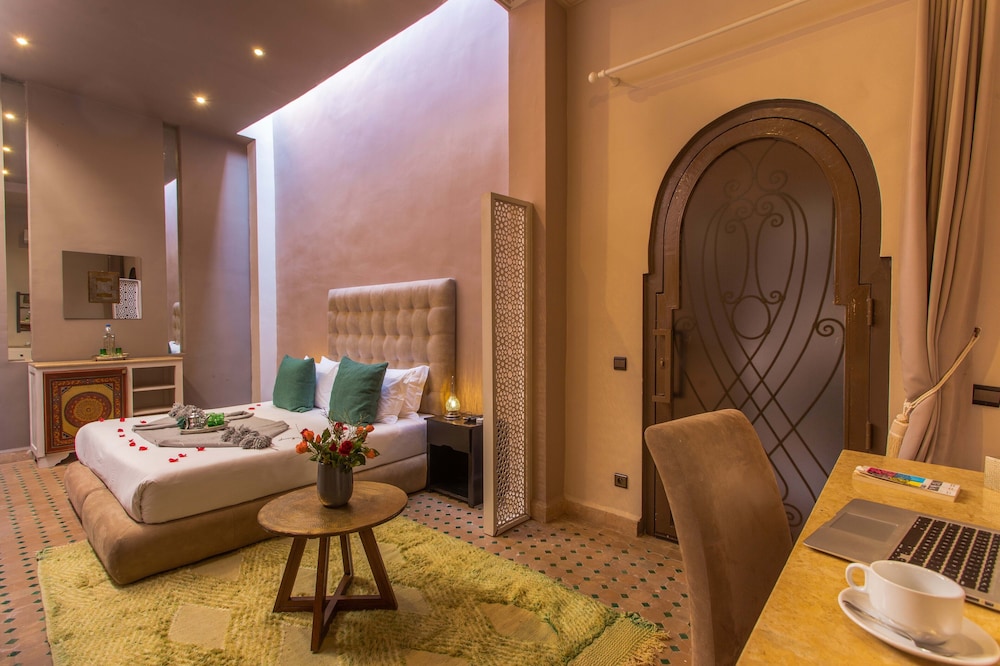 Junior Double Room, 1 Queen Bed, Courtyard View, Courtyard Area