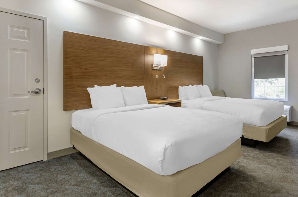 Standard Room, 2 Queen Beds, Non Smoking - Photo 3