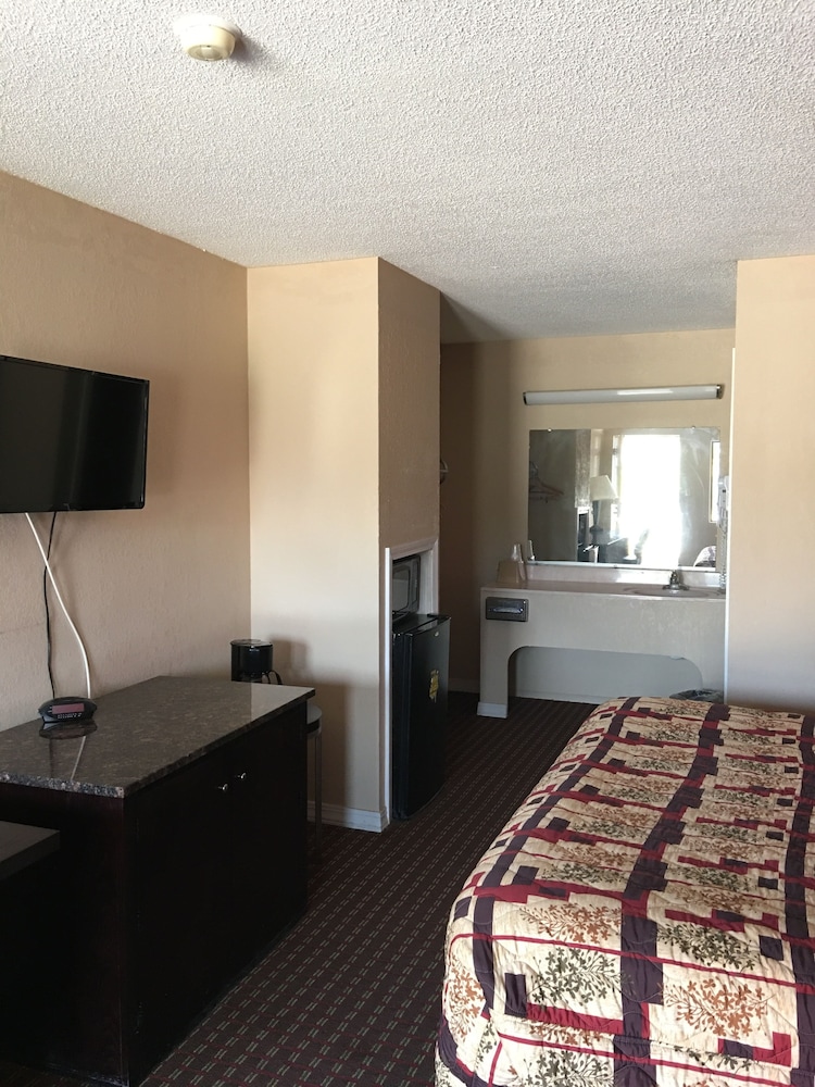 Standard Room, 2 Double Beds, Non Smoking photo 2