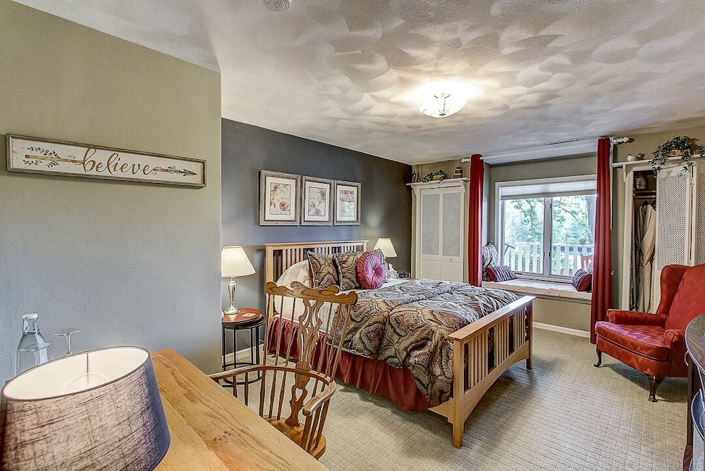 Deluxe Double Room, 1 King Bed, Non Smoking, Fireplace photo 1