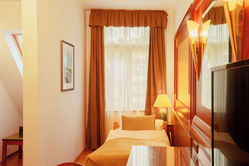 Premium Quadruple Room, City View photo 3