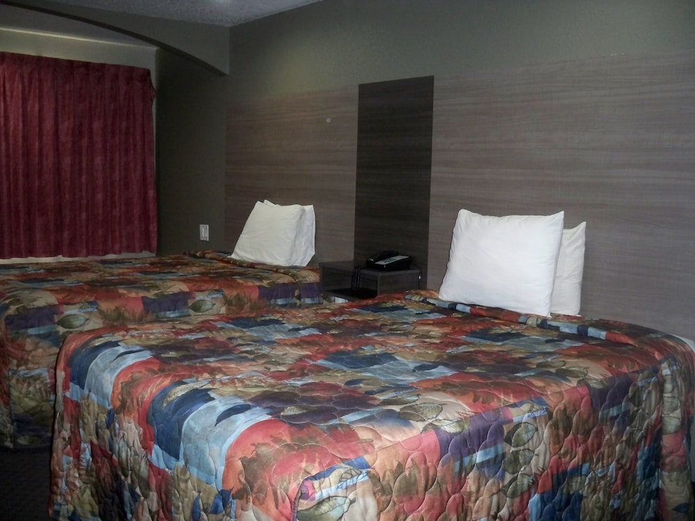 Standard Double Room, 2 Queen Beds - Photo 1