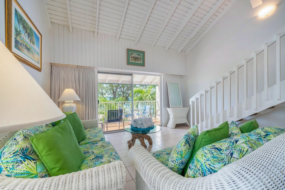 Villa, 2 Bedrooms, Oceanfront (Villa #75) photo 1