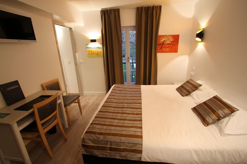 Standard Double Room photo 3