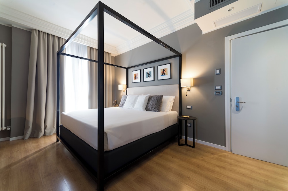 Deluxe Room - Photo 9