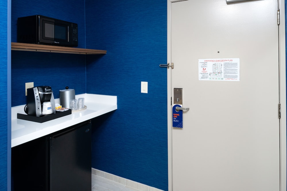 Standard Room, 1 King Bed, Accessible (Roll-In Shower)