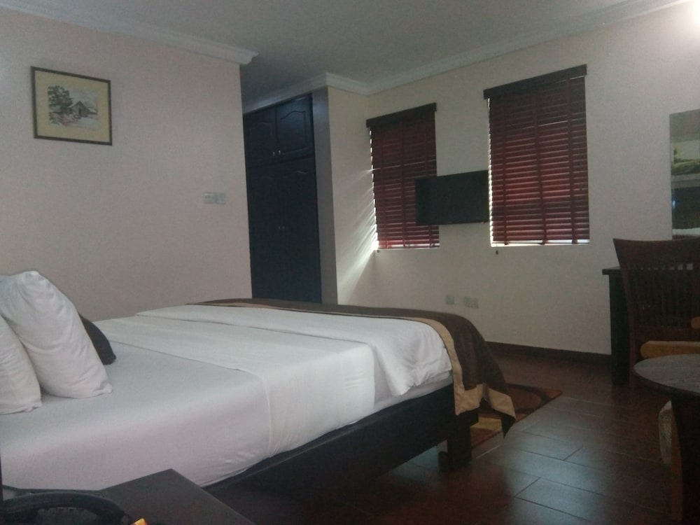 Executive Double Room, 1 Queen Bed, Non Smoking, Pool View photo 3
