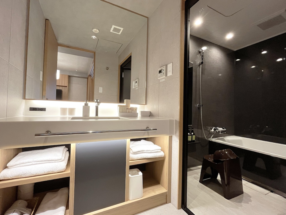 Premium Double or Twin Room - Photo 7
