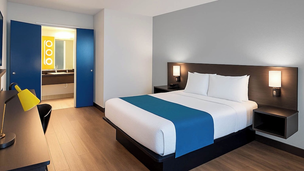 Deluxe Room, 1 Queen Bed, Accessible, Non Smoking photo 3