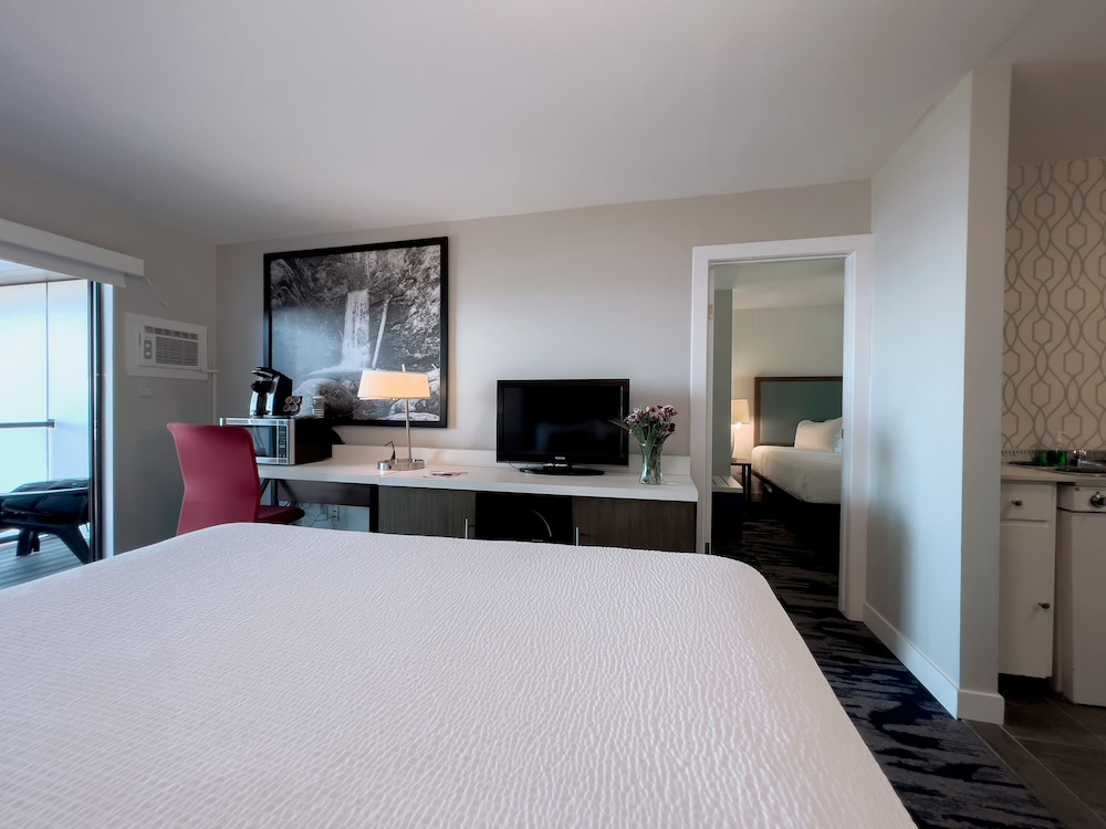 Studio Suite, Multiple Beds, Kitchenette, Ocean View (Sleeps 4)