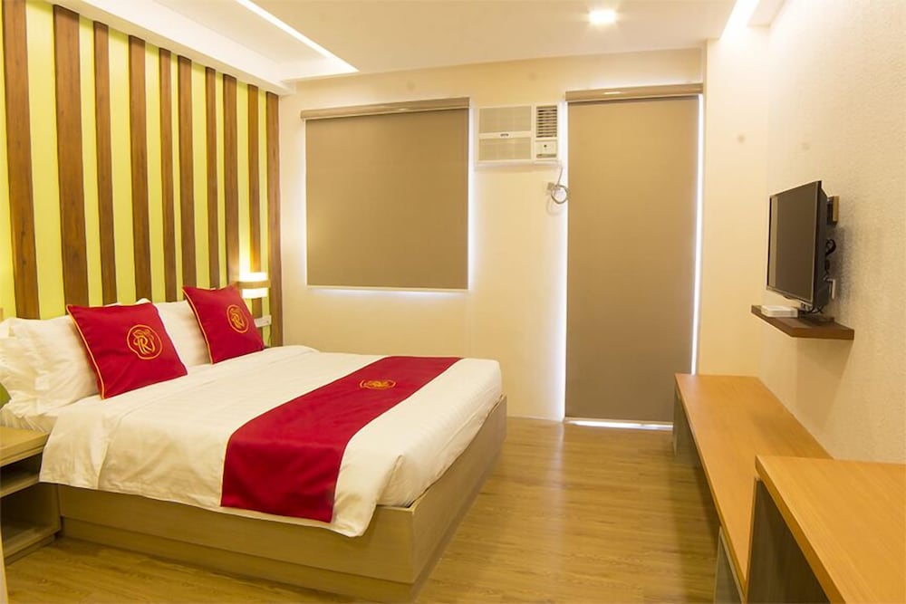 Deluxe Room, 1 Queen Bed, Balcony - Photo 4