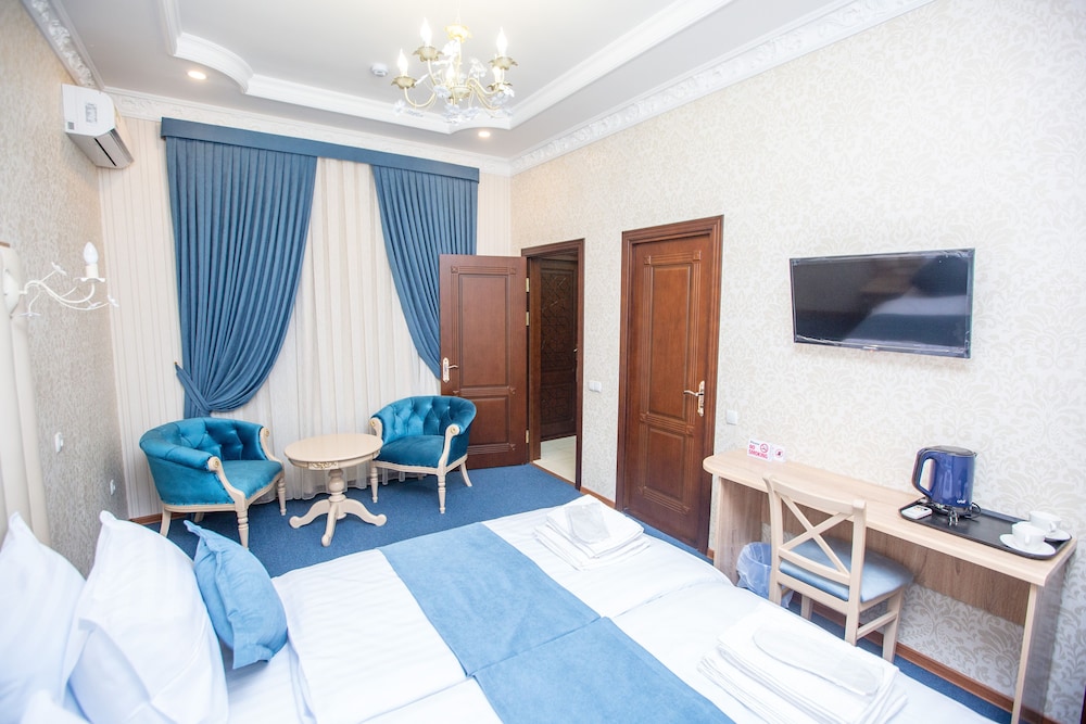Deluxe Double or Twin Room - Photo 8