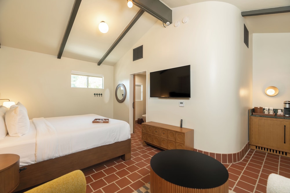 Room, 1 King Bed (Hillside, Adults Only)