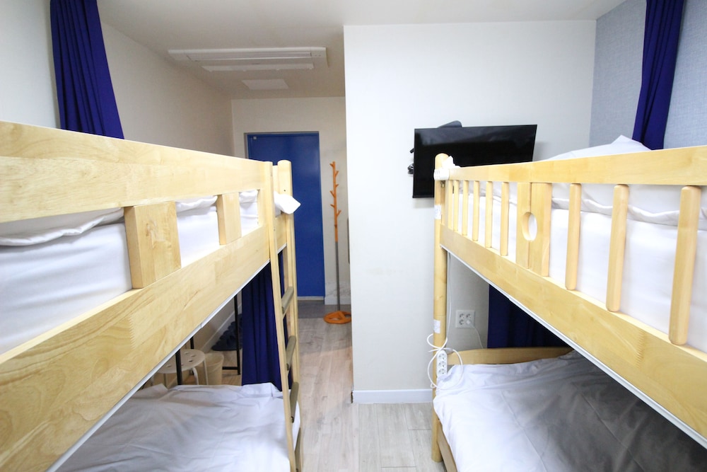 Quadruple Room - Photo 13