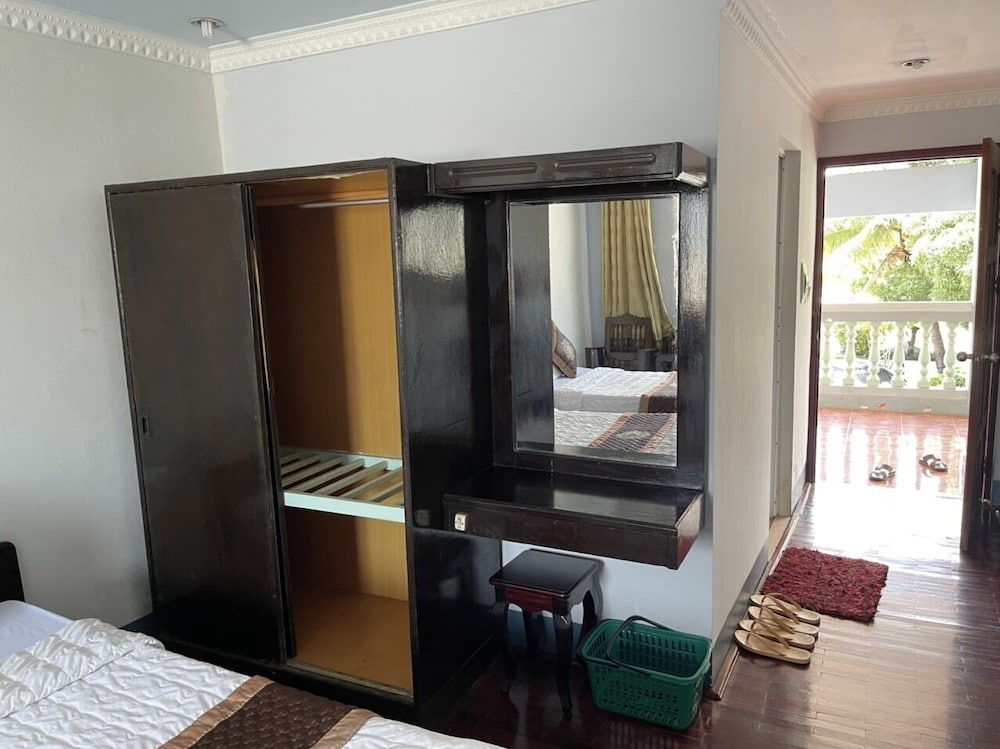 Deluxe Twin Room with Window photo 2