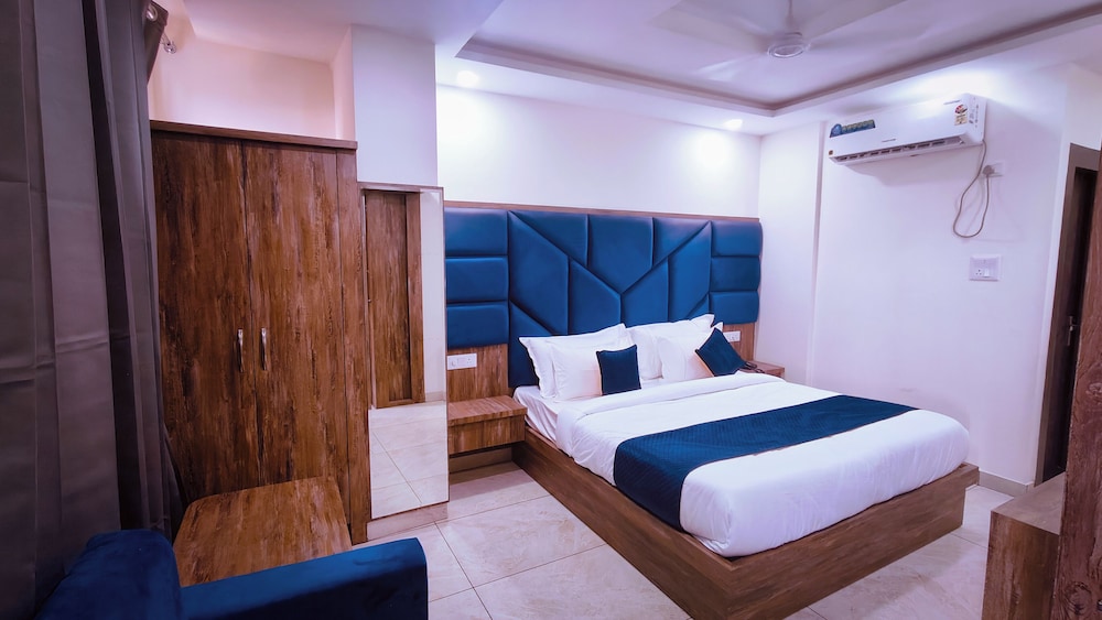 Premium Twin Room - Photo 2