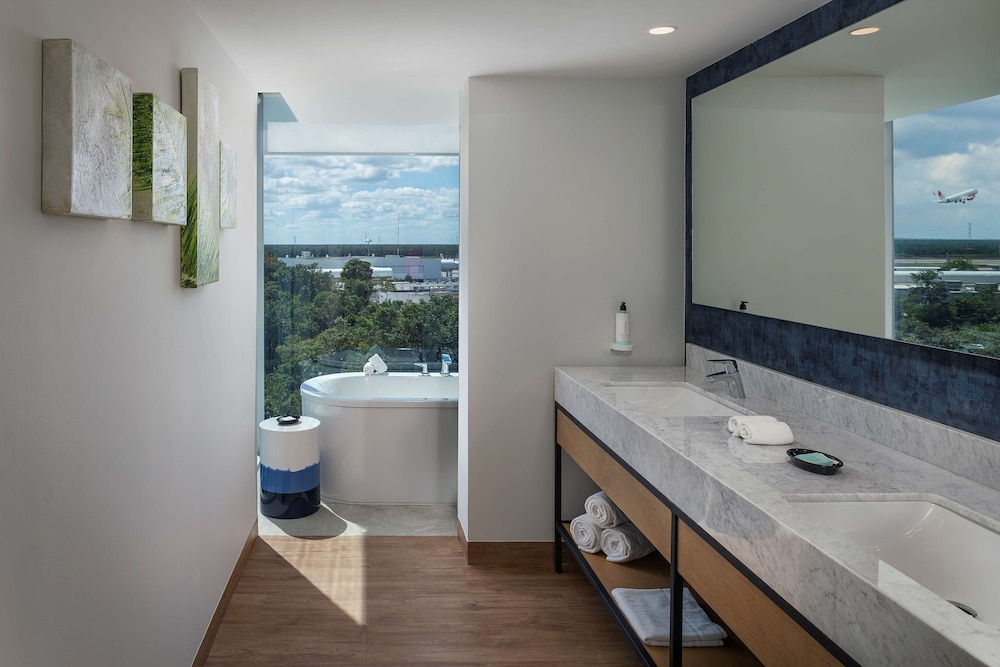 Suite, 1 Bedroom - Photo 4