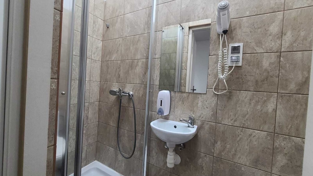 Basic Double Room (1) - Photo 6
