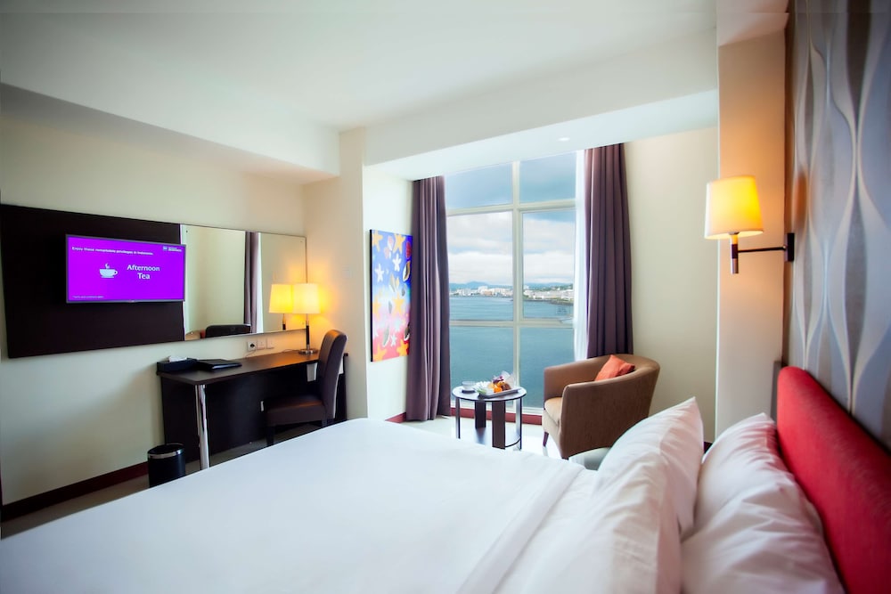 Deluxe Room, 1 Queen Bed, Smoking