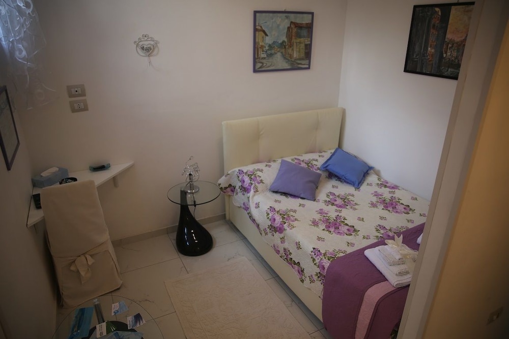 Basic Room photo 3