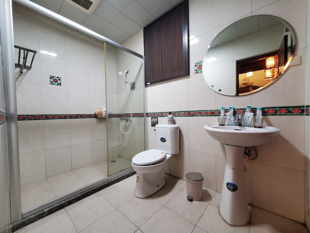 Traditional Quadruple Room - Photo 6