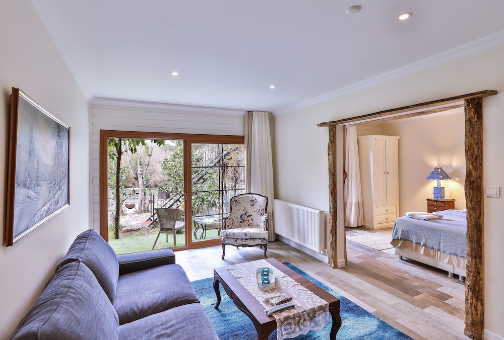 Jakuzili Junior Suite