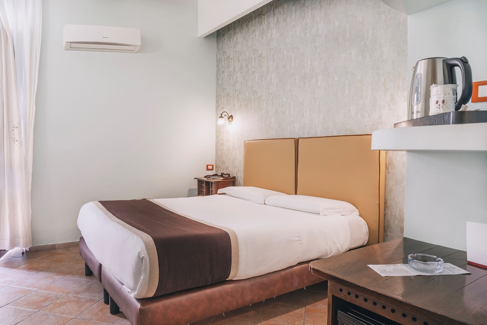 Standard Triple Room - Photo 10