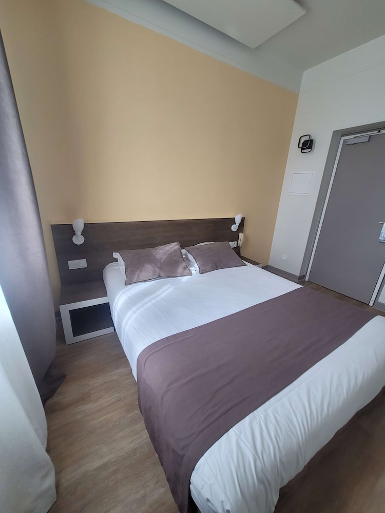 Standard Room, 1 Double Bed - Photo 15
