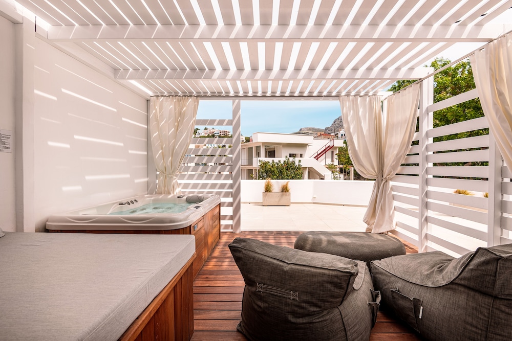 Junior Suite, Sea View with Outdoor Jacuzzi photo 3