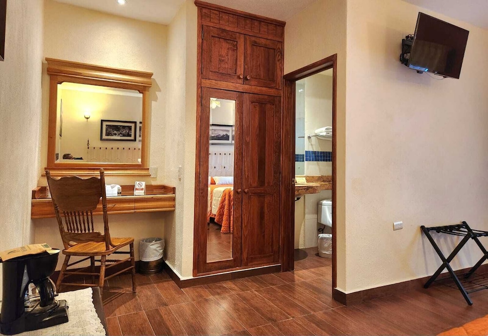 Standard Double Room - Photo 11